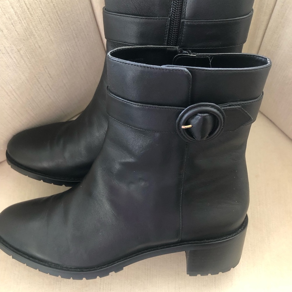 Ann Taylor lugged bottom bootie In excellent condition